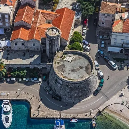 In With Sea View, Terrace, Wifi, Washing Machine Lägenhet Korčula